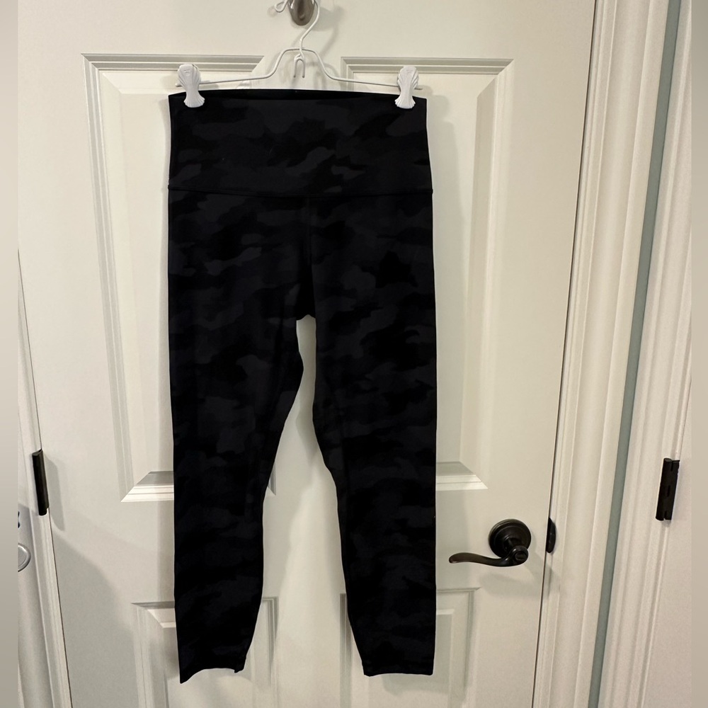 Lululemon align high rise 25” heritage 365 camo deep coal size 8